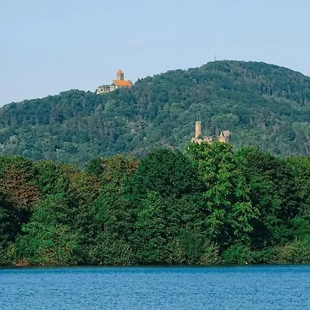 Zwischen Weinheim Und 아파트 *